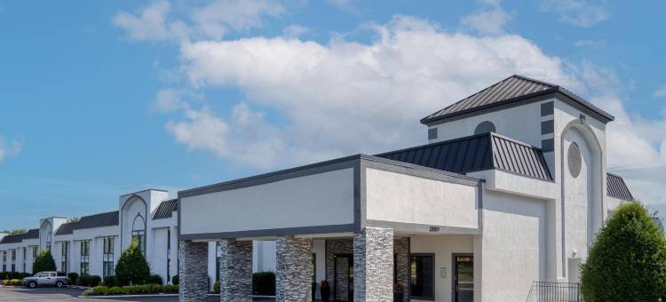 格林斯伯勒-体育场呗盟套房酒店(Baymont by Wyndham Greensboro/Coliseum)图片