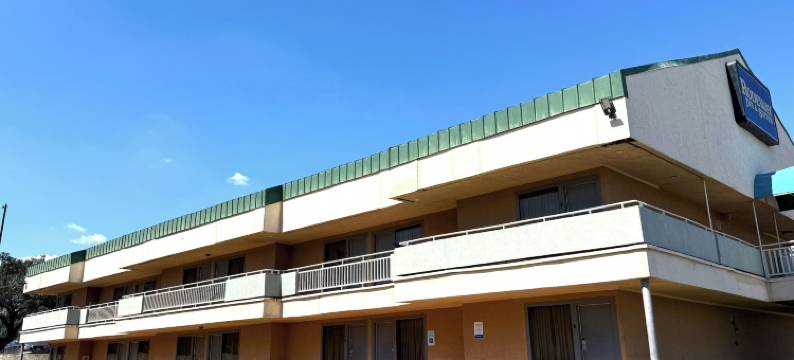 南菲耶斯塔公园罗德威套房酒店(Rodeway Inn & Suites South of Fiesta Park)图片