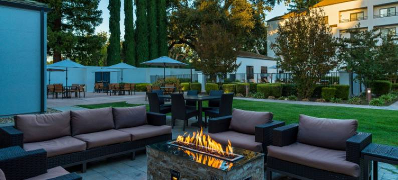 纳透马斯萨克拉门托机场万怡酒店(Courtyard Sacramento Airport Natomas)图片