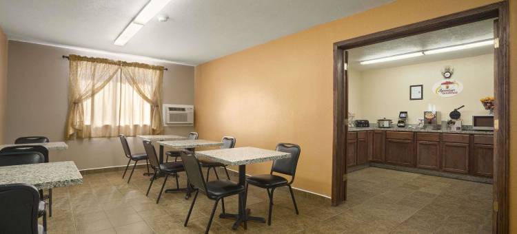 锡达拉皮兹速8酒店(Super 8 by Wyndham Cedar Rapids)图片