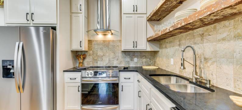 风景如画的路易斯安那州度假屋，带有家具阳台！(Charming Louisiana Getaway w/ Furnished Balcony!)图片