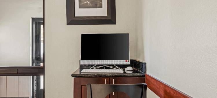 德梅因机场品质酒店及套房(Quality Inn & Suites des Moines Airport)图片