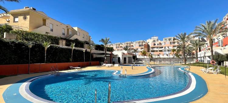 Apartment near beach with pools and hot tub图片