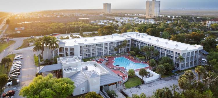 迈尔斯堡萨尼贝尔盖特威拉昆塔温德姆套房酒店(La Quinta Inn & Suites by Wyndham Ft. Myers-Sanibel Gateway)图片