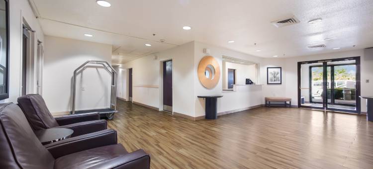 圣路易斯机场-北林德伯格霍姆汤开放式公寓(HomeTowne Studios St. Louis - Airport/ N Lindbergh)图片