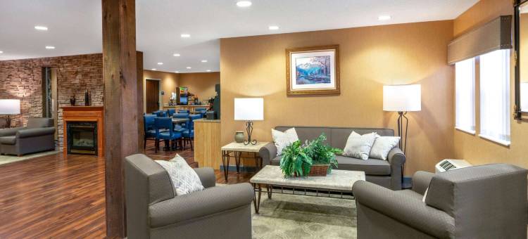 拉顿麦客达套房酒店(Microtel Inn & Suites by Wyndham Raton)图片