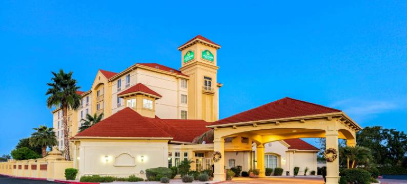 迈措沃迷信泉拉昆塔温德姆套房酒店(La Quinta Inn & Suites by Wyndham Mesa Superstition Springs)图片
