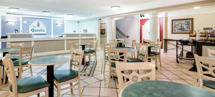 法明顿拉昆塔温德姆酒店(La Quinta Inn by Wyndham Farmington)图片