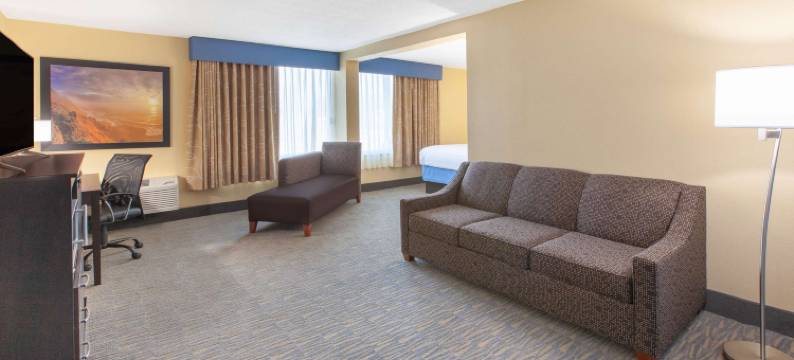 大大急流城市中心戴斯套房酒店(Days Inn & Suites by Wyndham Grand Rapids Near Downtown)图片