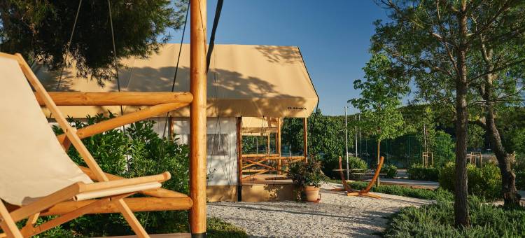 阿雷娜旺99格拉平豪华帐篷(Arena One 99 Glamping)图片