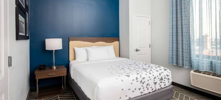 长岛市拉昆塔温德姆套房酒店(La Quinta Inn and Suites by Wyndham Long Island City)图片