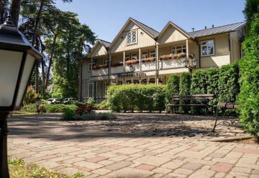 Wooden Villa Hotel Overview