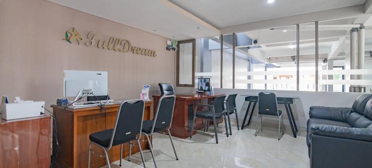 红多兹普拉斯酒店-井里汶市中心(RedDoorz Plus @ Cirebon City Center)图片