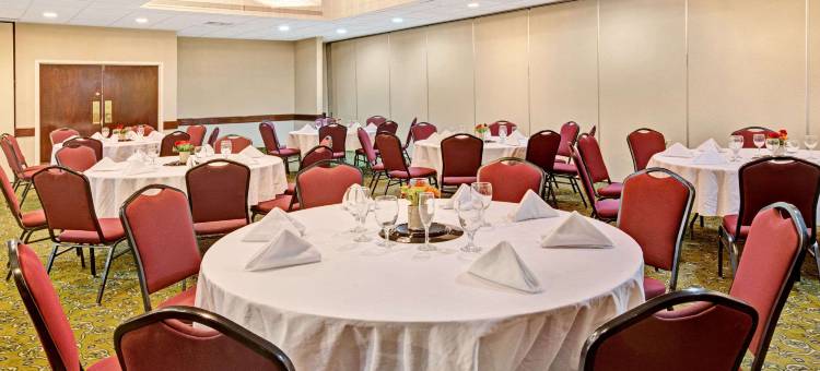 史特斯维尔华美达酒店(Ramada by Wyndham Statesville)图片