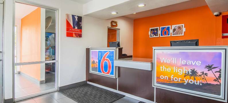 贝克斯菲尔德机场6号汽车旅馆(Motel 6 Bakersfield, CA - Airport)图片