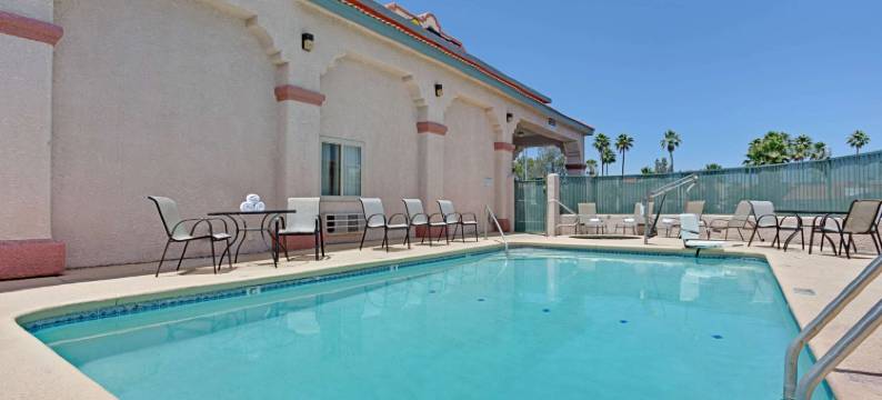 图森市中心会议中心速8酒店(Super 8 by Wyndham Tucson Downtown Convention Center)图片