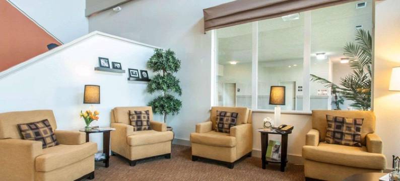 奥沙克湖舒眠酒店及套房(Sleep Inn & Suites Lake of the Ozarks)图片