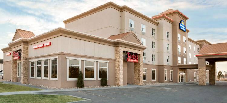 埃德蒙顿机场戴斯套房酒店(Days Inn & Suites by Wyndham Edmonton Airport)图片