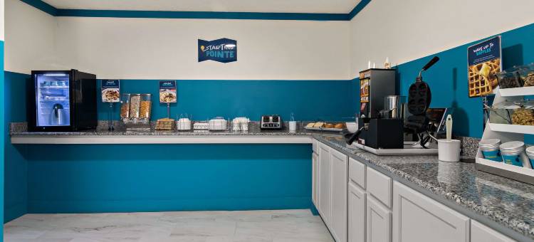 凯隆布卢明顿 - 诺尔玛罗德威酒店，近 I-55 及大学(Clarion Pointe Bloomington-Normal Near I-55 and University)图片