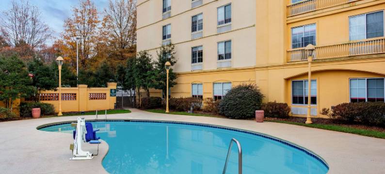 罗利达勒姆绍斯波恩特拉昆塔温德姆套房酒店(La Quinta Inn & Suites by Wyndham Raleigh/Durham Southpoint)图片