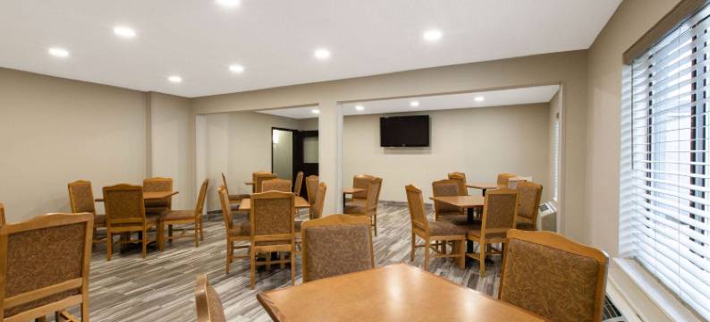 威斯康星戴尔斯温德姆戴斯套房酒店(Days Inn & Suites by Wyndham Wisconsin Dells)图片