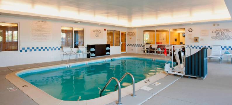 布卢明顿万枫酒店及套房(Fairfield Inn & Suites Bloomington)图片