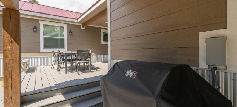 Yellowstone Cabin + Hot Tub + Fire Pit + Heated Garage + 3 on-Suite Bedrooms图片