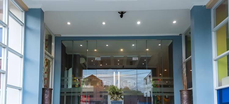 红门Plus酒店@美娜多帕尔2号(RedDoorz Plus @ Paal 2 Manado)图片