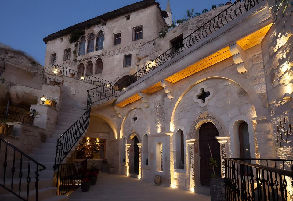 Elika Cave Suites Hotel Overview