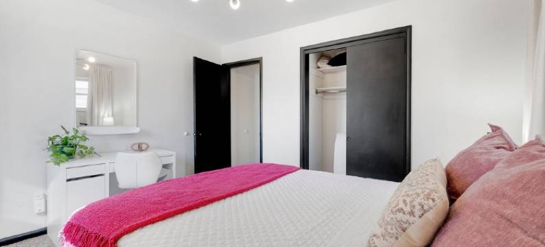 King Bed, Fenced Yard, Parking, TV’s in All Rooms! Near Parks图片