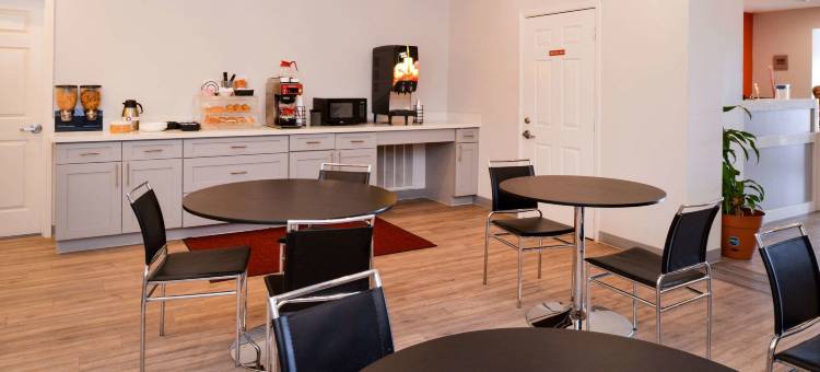 亚瑟港萨宾山口附近伊克诺小屋套房酒店(Econo Lodge Inn & Suites Port Arthur Near Sabine Pass)图片