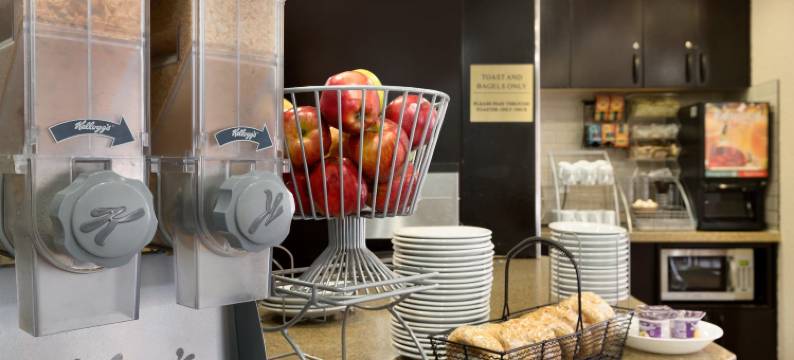 卡尔加里邵尼斯区速8酒店(Super 8 by Wyndham Calgary Shawnessy Area)图片