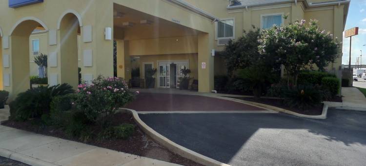 皮尔索尔呗盟套房酒店(Baymont by Wyndham Pearsall)图片