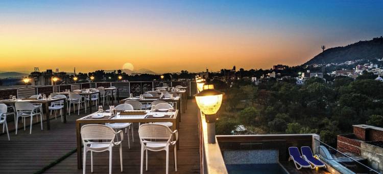 Pax Grand Blue乌代布尔(Pax Hotel Grand Blue 3 min walk from Udaipur city Railway Station)图片