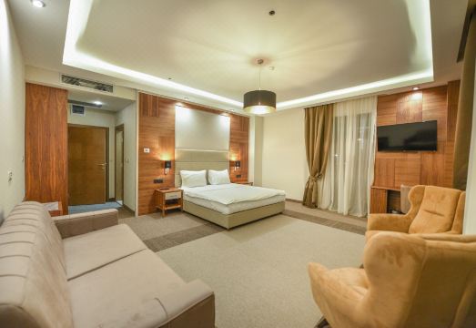 Hotel Lazaro Hotel Overview