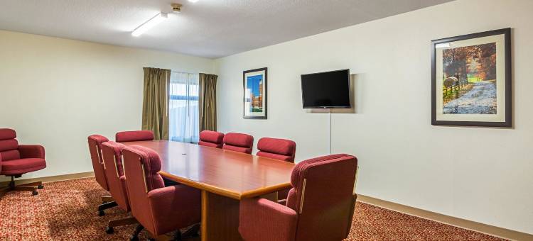 格林斯堡I-74凯艺套房酒店(Quality Inn & Suites Greensburg I-74)图片