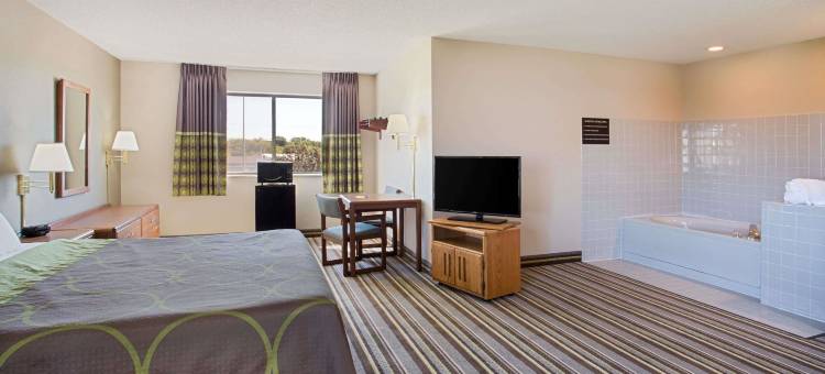 查尔斯城速8酒店(Super 8 by Wyndham Charles City)图片