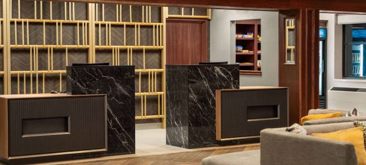 麦迪逊美国中心拉昆塔温德姆套房酒店(La Quinta Inn & Suites by Wyndham Madison American Center)图片