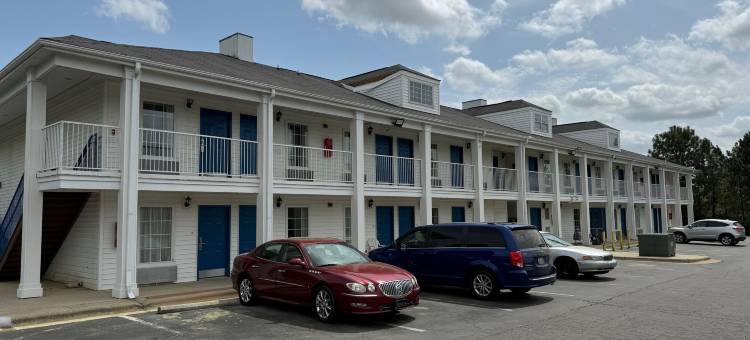 布伦特伍德旅馆及套房(Brentwood Inn & Suites)图片