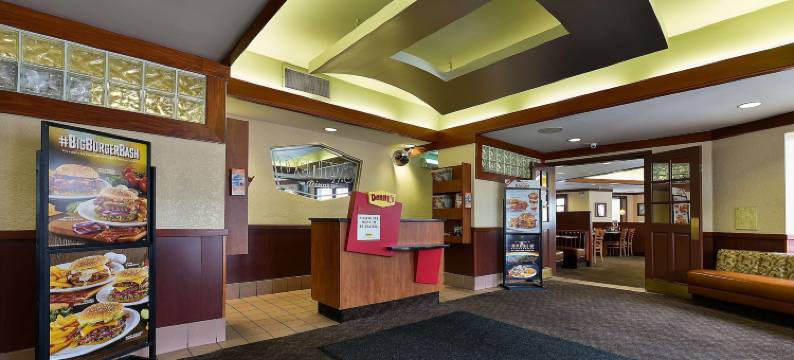 尼亚加拉瀑布豪生酒店(Howard Johnson Plaza by Wyndham by the Falls / Niagara Falls)图片