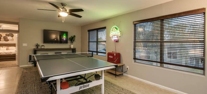 大型5卧室度假屋，配有游泳池，热水浴缸，游戏室！(Massive 5 Bdrm Getaway WPool, Hot Tub, Game Room)图片