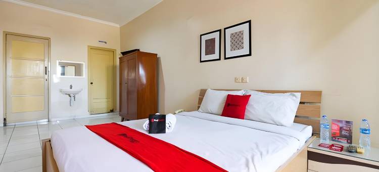 红多兹酒店@梭罗乌利普苏莫哈霍(RedDoorz @ Urip Sumoharjo Solo)图片