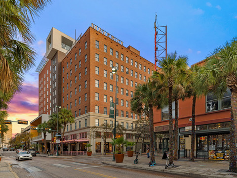 Placemakr驱动的Maverick - 河边步行道