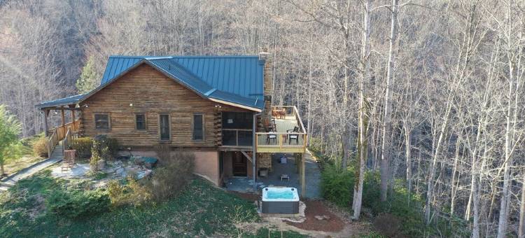 呢喃瀑布小屋 - 距主街数分钟，热水浴缸、景观，占地15英亩(Whispering Falls Cabin - hot tub, views, 15 acres, minutes from Main St.)图片