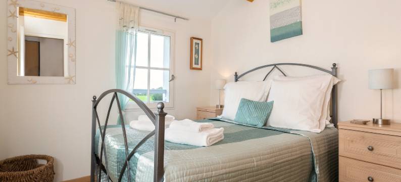 Spacious villa with private swimming pool图片