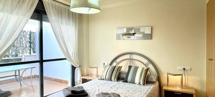 Apartment near beach with pools and hot tub图片