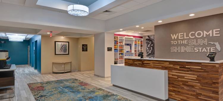 坦帕河景布兰登希尔顿欢朋套房酒店(Hampton Inn & Suites Tampa Riverview Brandon)图片