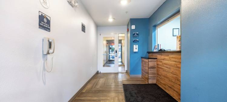 亨茨维尔大学区郊区开放式客房(Suburban Studios Huntsville University Area)图片