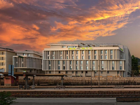 普里维洛奇斯图伦中心火车站公寓酒店