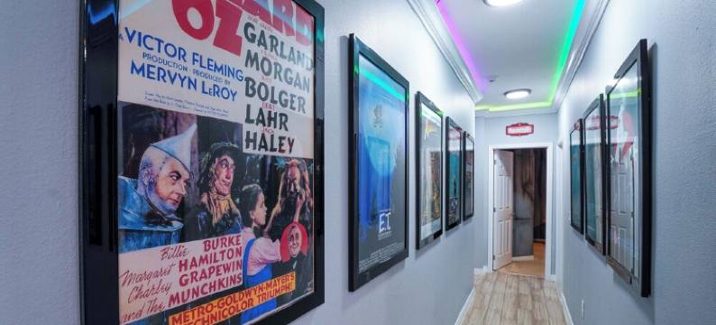 Famous Bowling House Sleeps 36 Free Early Check in/Late Check Out When Available图片